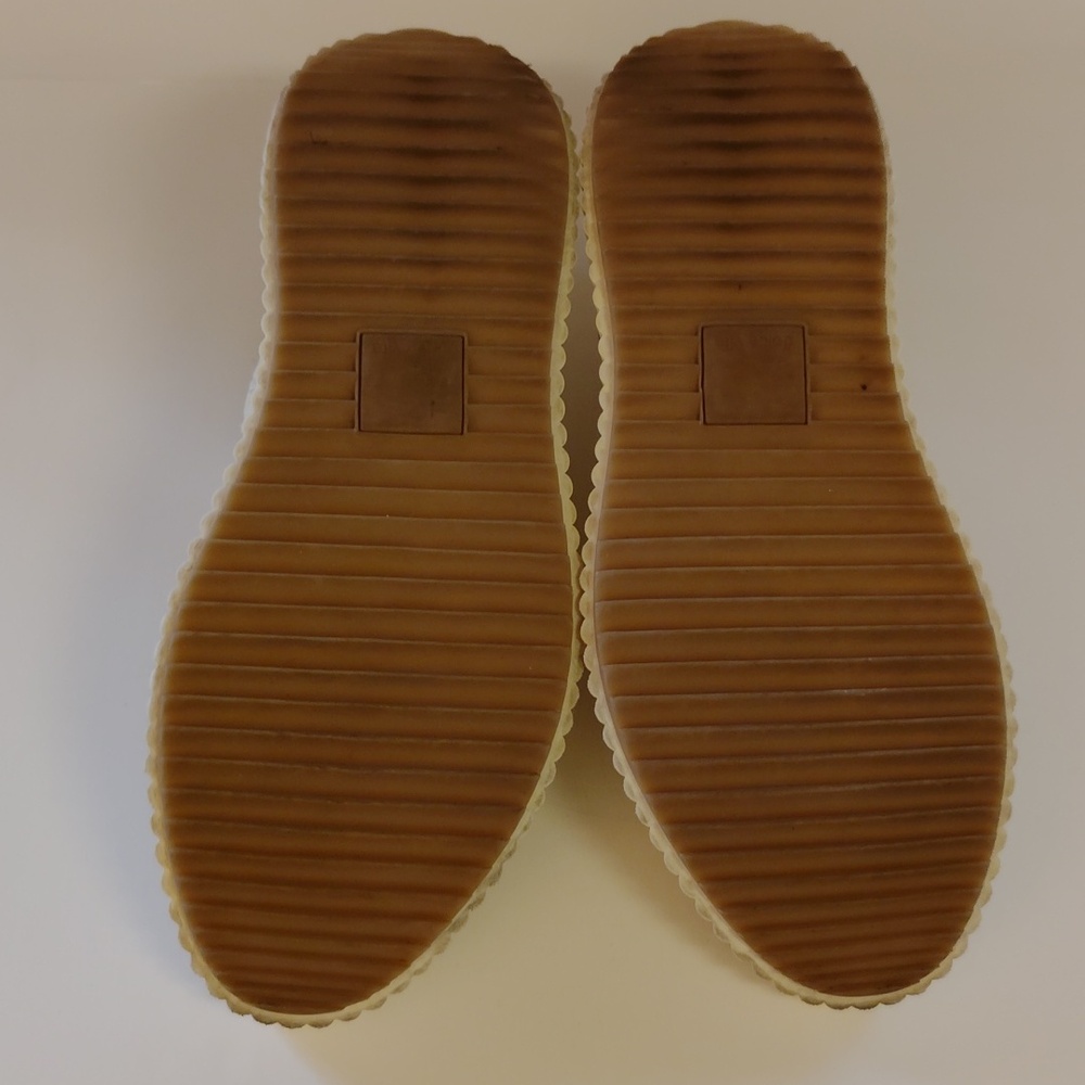 Dolce Vita Cream Textured Sneakers - Picture 9 of 12